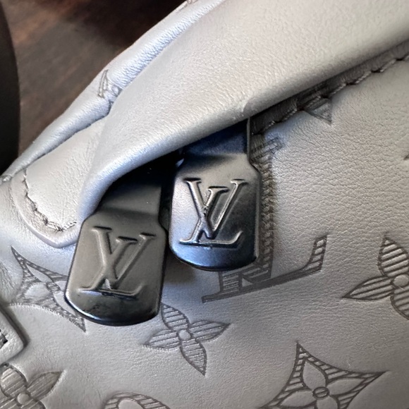 EUC Gray Leather, Black Strap, Louis Vuitton Bumbag
$1,900 - Picture 5 of 11